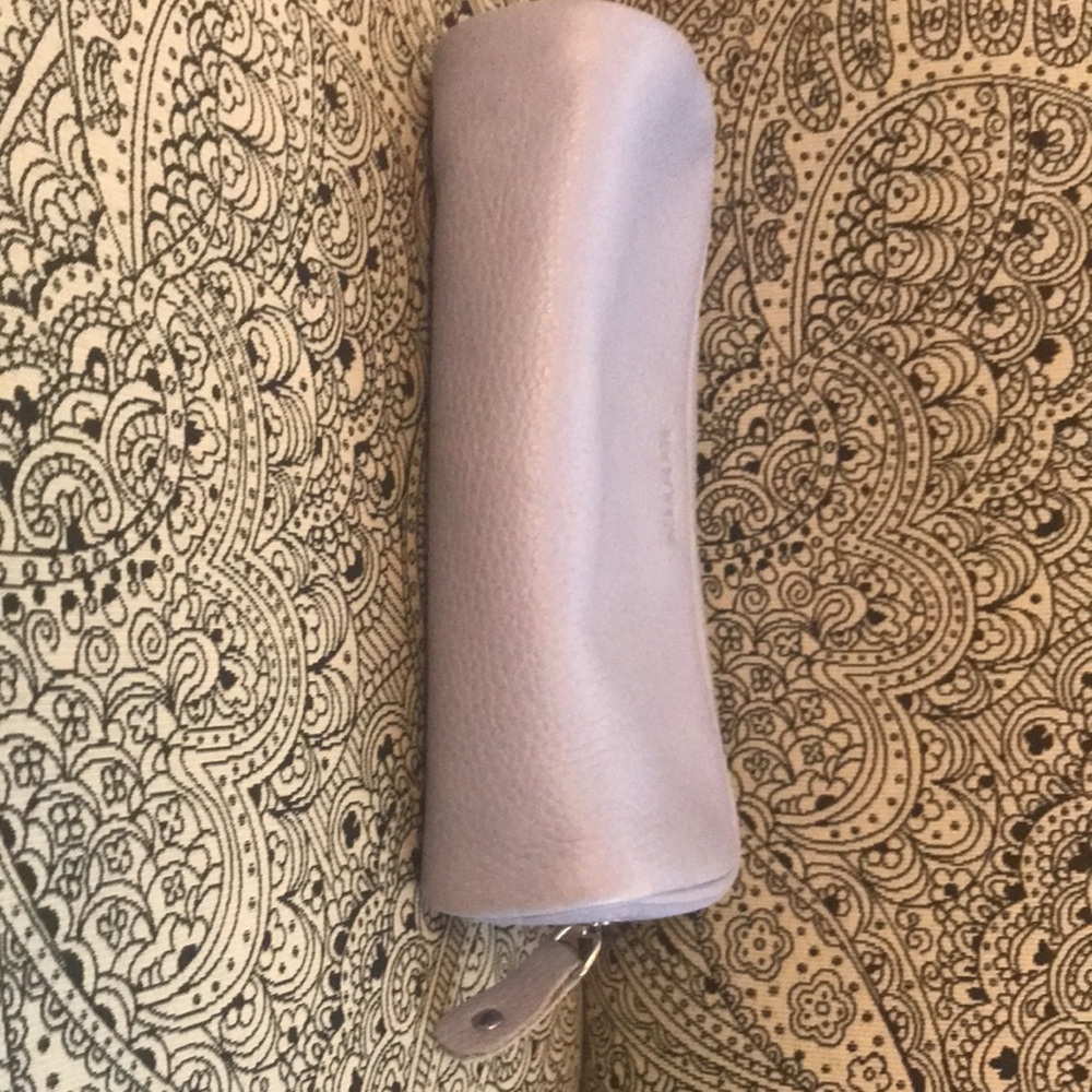 Roots Pouch - Picture 5 of 5